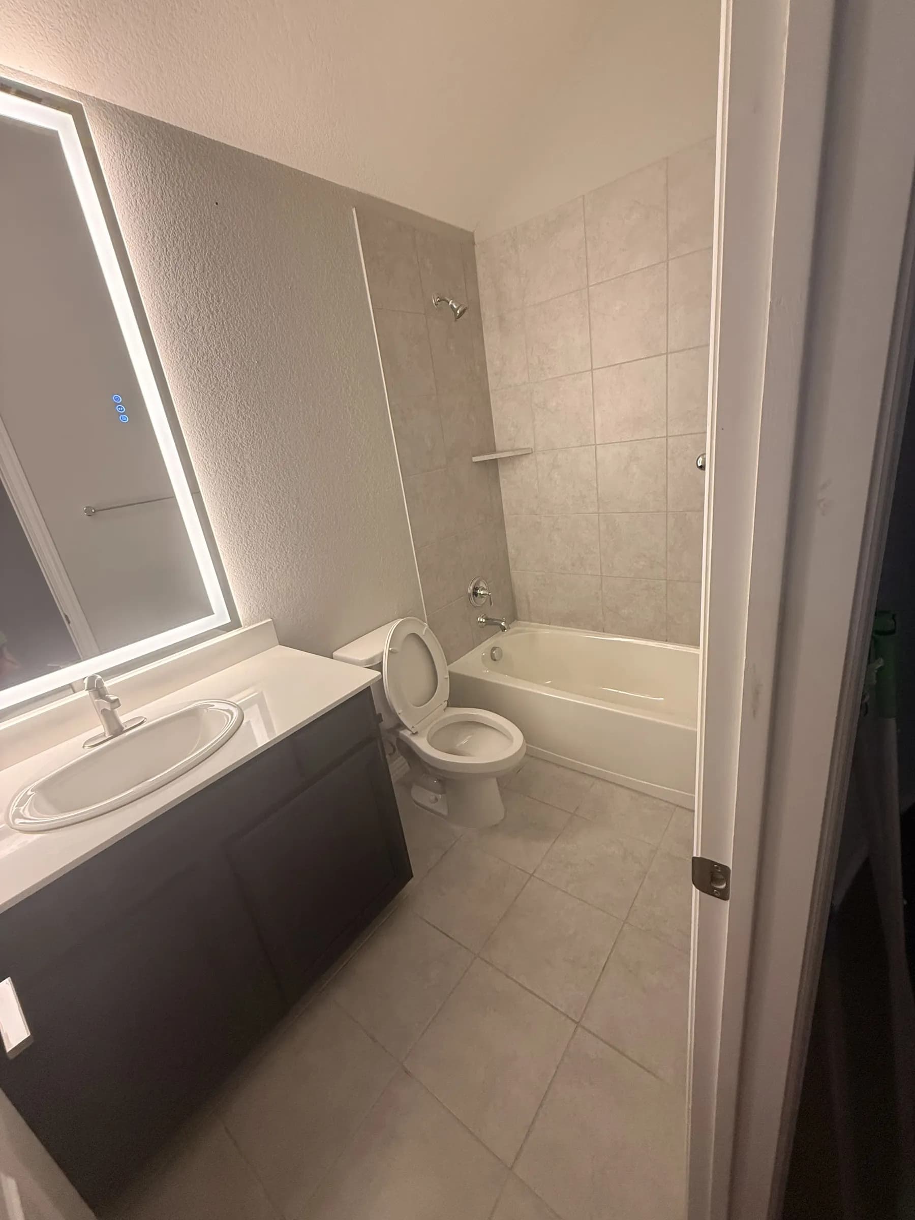 Bathroom cleaning service in Delaware, OH – tile and full sanitization
